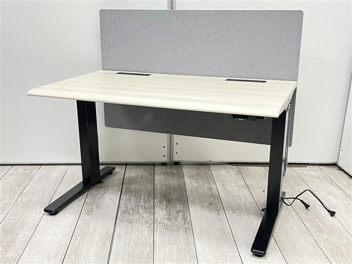 【電動で高さ調整可能・立ち姿勢を取り入れた新しいワークスタイルへ！】■オカムラ(okamura)製　スイフト(Swift)シリーズ　電動昇降デスク　W1150×D700　天板H650～1250mm　昇降テーブル　平机　■配線口・パーテーション付　■天板：木目　L脚：ブラック　オススメ(おすすめ) /人気商品　【AD】
                        Swift
                                    中古
            