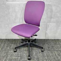 イトーキ製のオフィスチェア【フルゴ/パープル/肘無】が入荷しました！　＊中古オフィス家具・中古オフィスチェアをお探しの方は、オフィスバスターズ福岡博多店までお気軽にお問い合わせください！#良品　#格安　#事務椅子