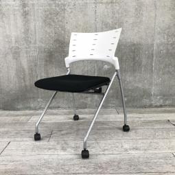 【ソフトベンディングシェルが背を優しく受け止める!】■イトーキ(ITOKI)製 マノス(MANOSS)チェア 肘無し ネスティングチェア ミーティングチェア ■背パッド無し ■キャスター脚 ■ブラック×ホワイトシェル