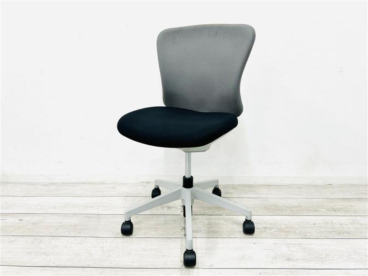 【定価約4万円】【やさしく身体を支え、長時間でも疲れにくい！イナバ品質の快適チェア！】　■イナバ（INABA）製　バルチェシリーズ　肘無　ローバック　■背面:グレー / 座面:ブラック
                        Valche
                                    中古
            