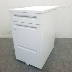 ウチダ製｜スカエナシリーズ｜清潔感のあるホワイト３段脇机が入荷致しました！　中古家具