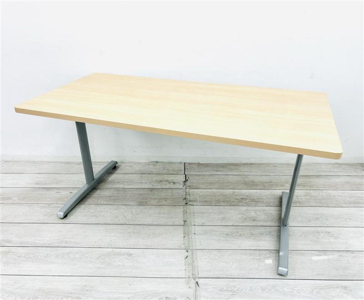 【定価約9万円】【会議や打ち合わせ、ちょっとした作業等にオススメなミーティングテーブルの入荷です！】■オカムラ（okamura）製/8177シリーズ　■ミーティングテーブル　W1500mm　■ナチュラル
                        8177シリーズ
                                    中古
            
