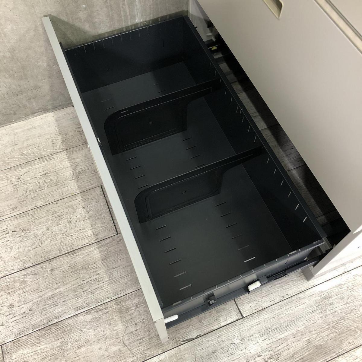 【来店歓迎 】【OF-79】美品 ITOKI イトーキ シンライン ローキャビネット ラテラル書庫 3段 ホワイト 鍵付 検)事務机 オフィス チェア　会議 椅子　ロッカー　ミーティングテーブル　応接ソファ 店舗 事務所 什器　書庫 本棚 ラック デスク スチール 美品多数 格安 【中古オフィス家具】 中古】シンライン イトーキ/ITOKI ローキャビネット／ラテラル 599990