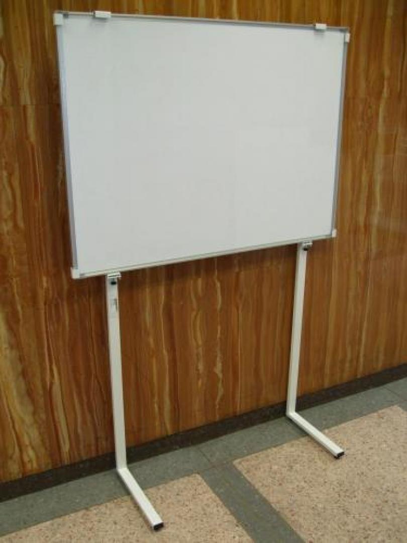 片面仕様、キャスター無しホワイトボード
                                    中古
            