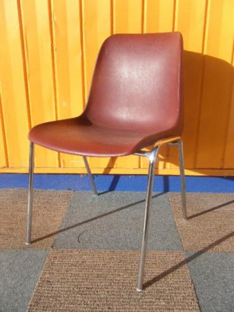 屋外でも大丈夫！？スタッキングチェア６脚セット【セット商品】【会議チェア】
                                    中古
            