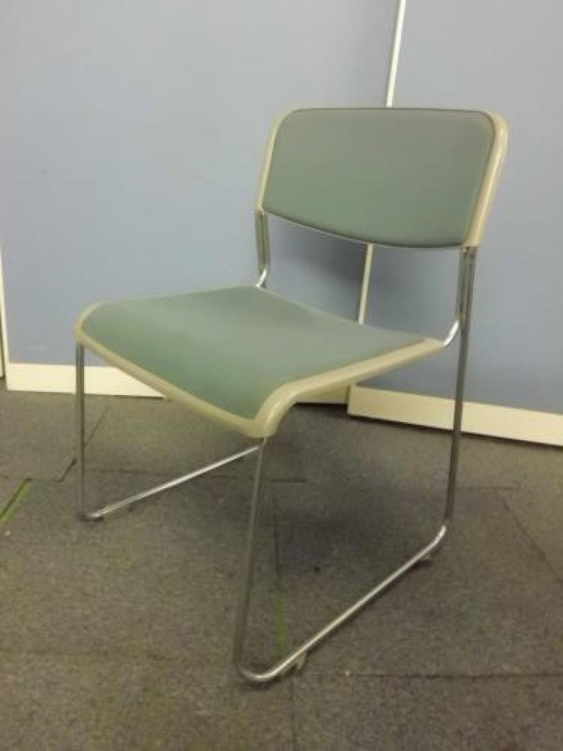 【在庫わずかなため値下げ】　大量50脚入荷！　スタッキングチェア　■グリーン【会議チェア】
                                    中古
            