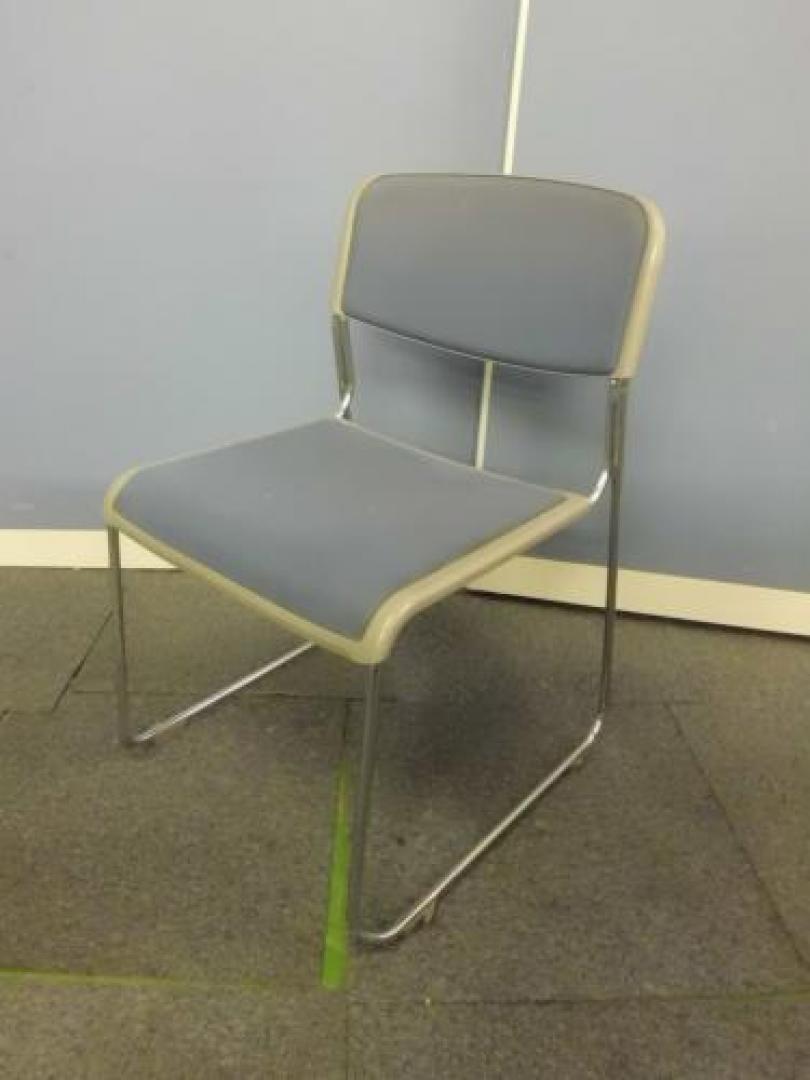 【数量激減御礼価格】　大量50脚入荷！　スタッキングチェア　■レッド
【会議チェア】
                                    中古
            