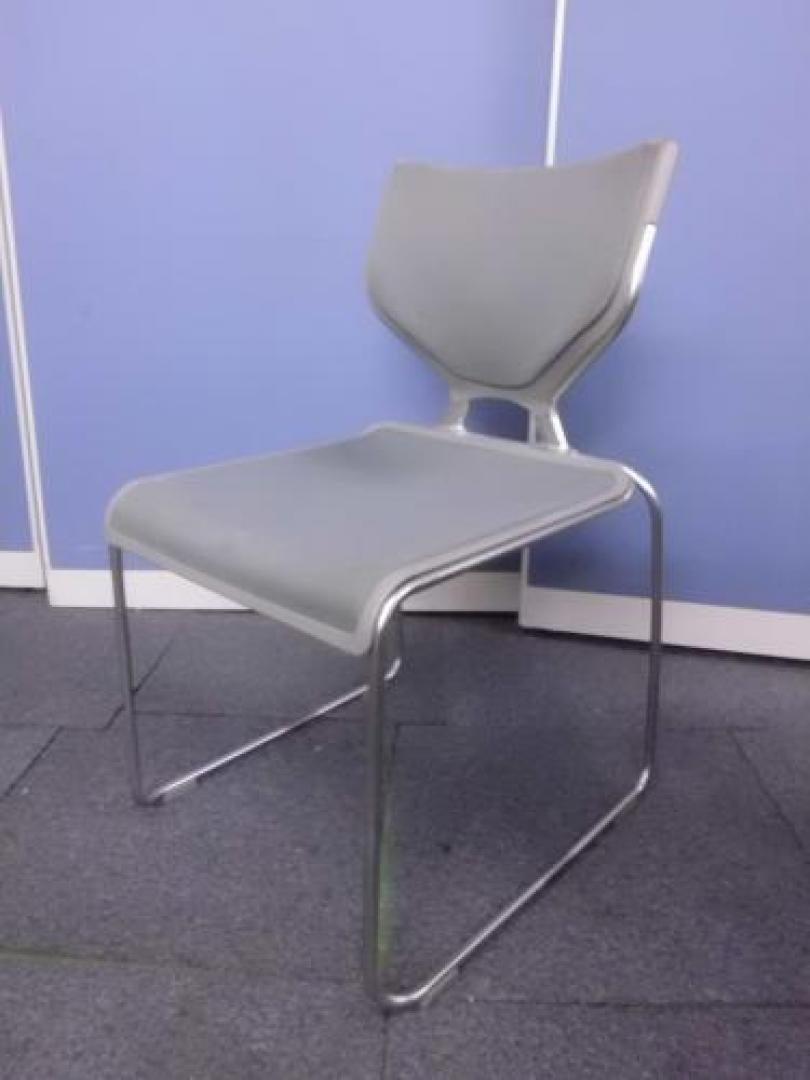 【激安】　状態＝良くない＝安い！　スタッキングチェア　■送料最低でも￥1000かかります。【会議チェア】
                                    中古
            