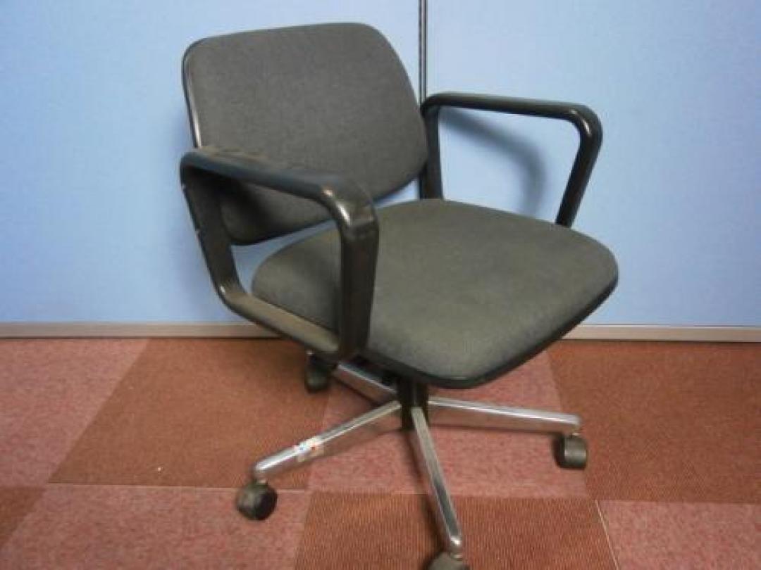 【肘付ミーティングチェア】セットでも販売しております。【会議チェア】
                                    中古
            