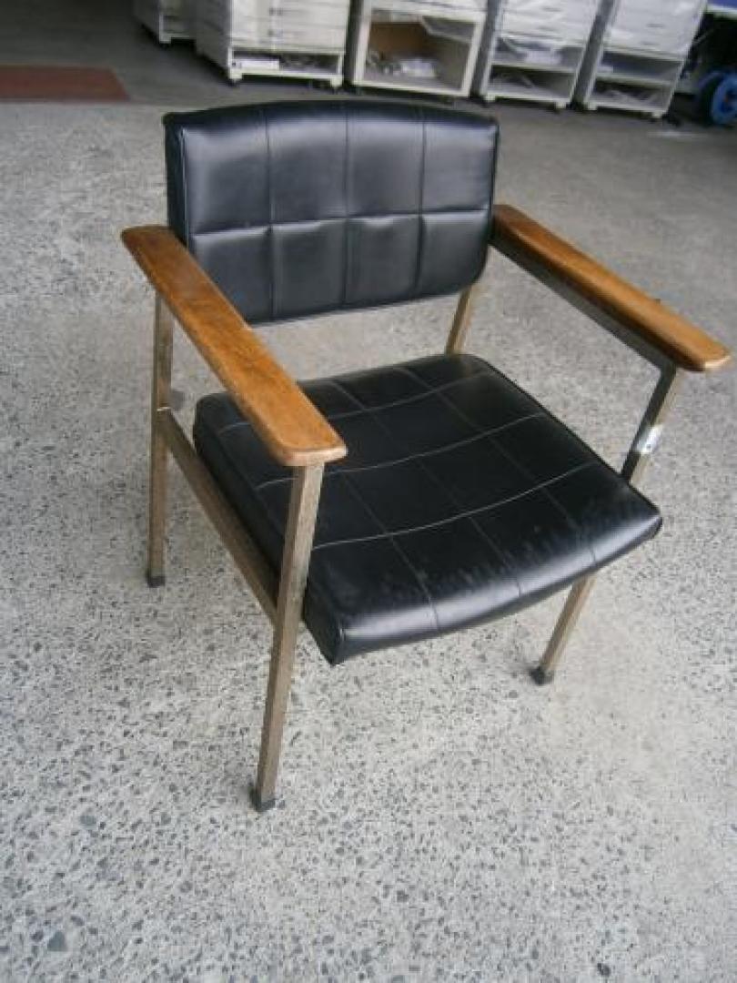 【肘付ミーティングチェア】【会議チェア】
                                    中古
            