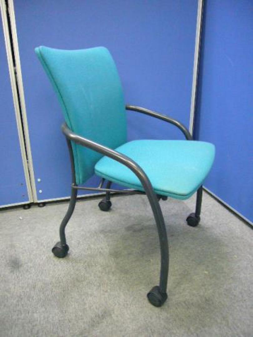 ☆大人気☆ネスティングチェアー【会議チェア】
                                    中古
            