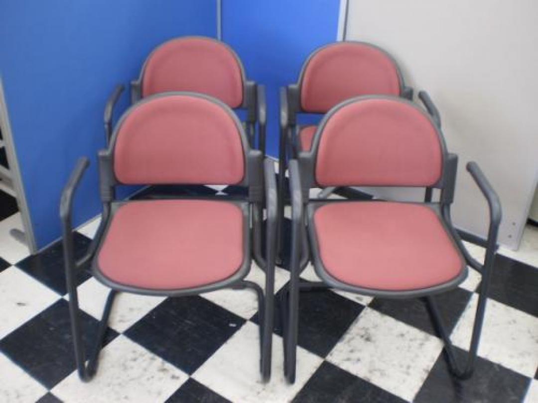 ◆状態普通◆プラス製のミーティングチェアが入荷！！こちらは４脚セット商品です。まとめて買いたい場合は、こちらをどうぞ！【会議チェア】
                                    中古
            