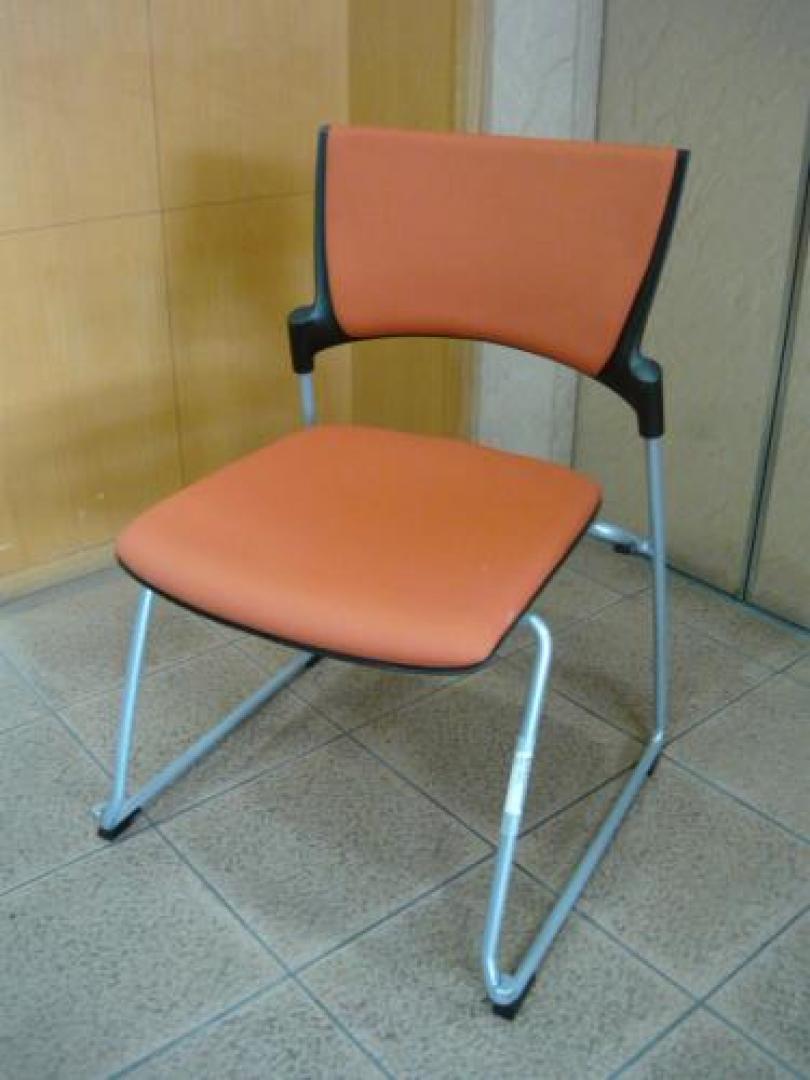 ■状態美品■　【鮮やかなオレンジ】　イトーキ製・マノス【会議チェア】
                                    中古
            