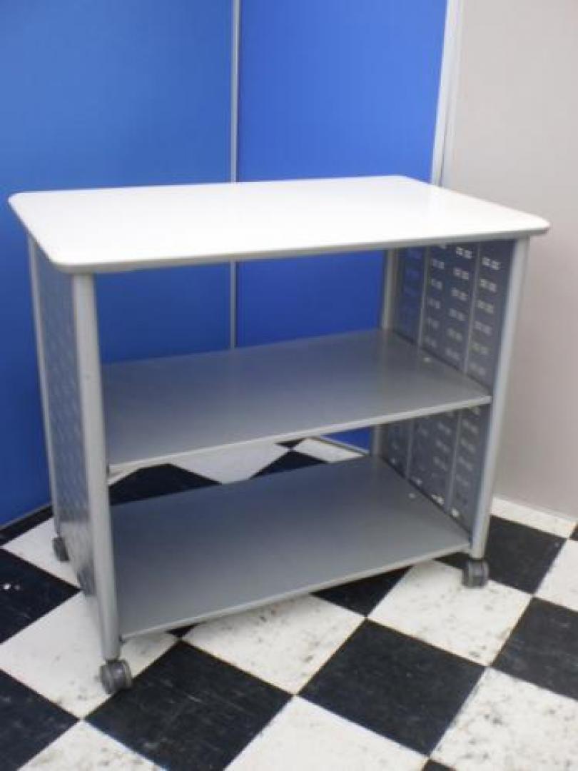 ◆状態良好◆プリンター台が入荷。ご家庭でもオフィスでも重宝します。
                                    中古
            