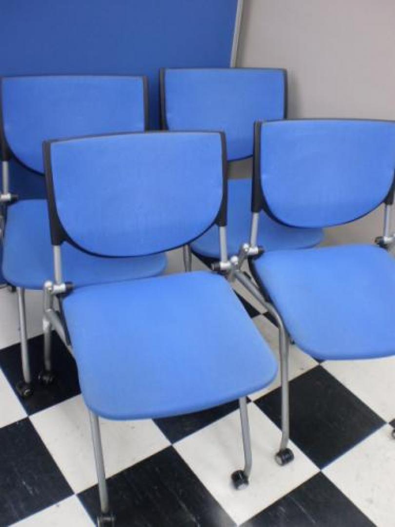 【4脚セット】■大量入荷■【シンプルなデザイン・シンプルな使い心地】ネスティングチェア　オカムラokamura　プロスタックシリーズ■背もたれクッション　オプション付き■【会議チェア】
                                    中古
            