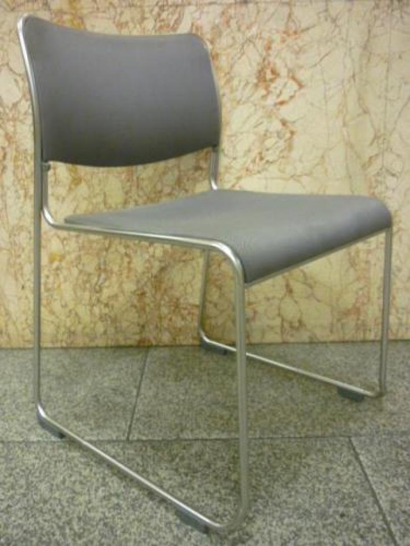 扱いやすい軽いチェア　重ねるのも楽です【会議チェア】
                                    中古
            