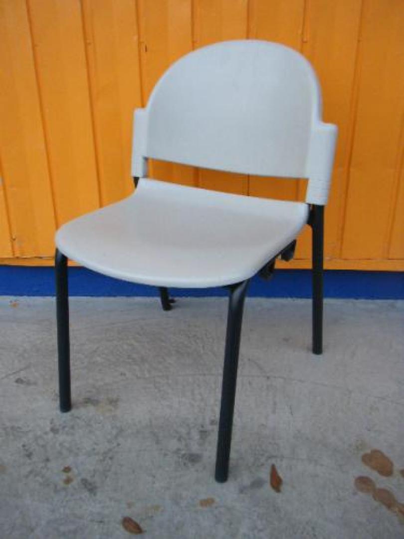 【ぞくぞく】VMシリーズ　スタッキングチェア【会議チェア】
                                    中古
            