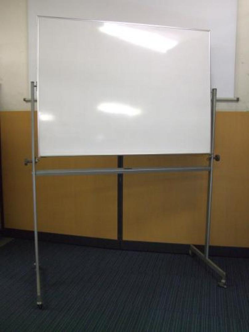 ホワイトボード脚付き方面
                                    中古
            