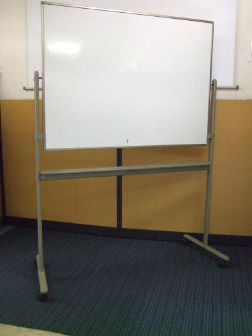 【傷有り】ホワイトボード脚付き両面
                                    中古
            