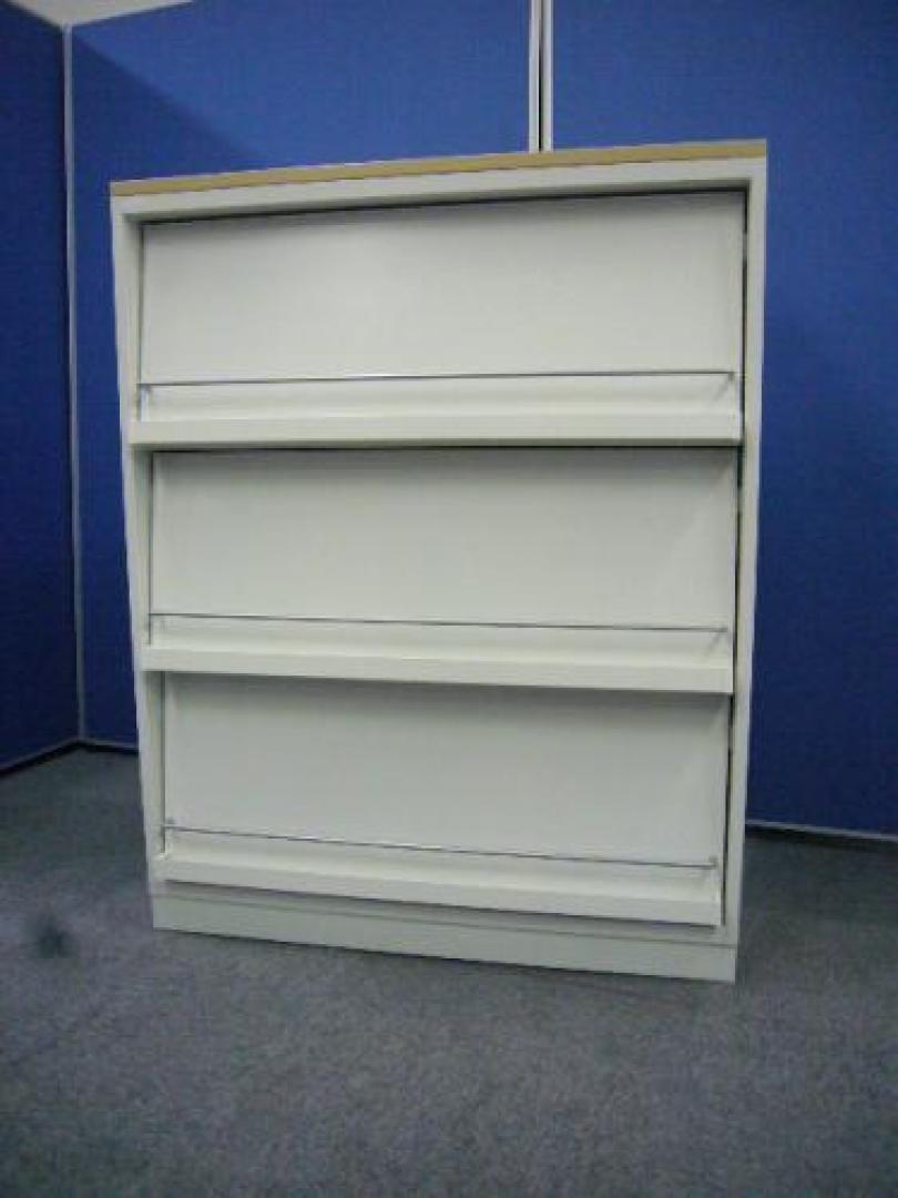 錦糸町店　ホワイト家具満載！　　ＫＯＫＵＹＯ製品のオンパレード！！　ＥＤＩＡ　雑誌架　木目天板オプション付き
                                    中古
            