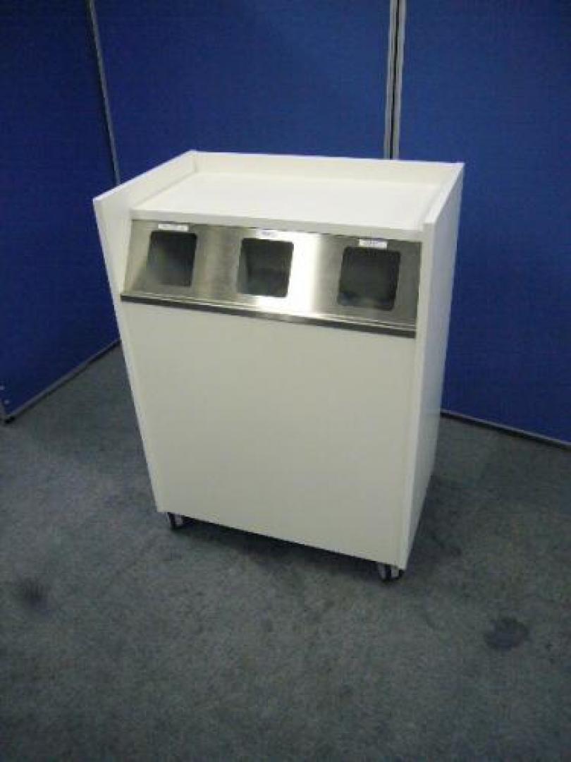 状態めちゃめちゃ良好！！　　ホワイトダストボックス　　ＫＯＫＵＹＯ製です☆
                                    中古
            