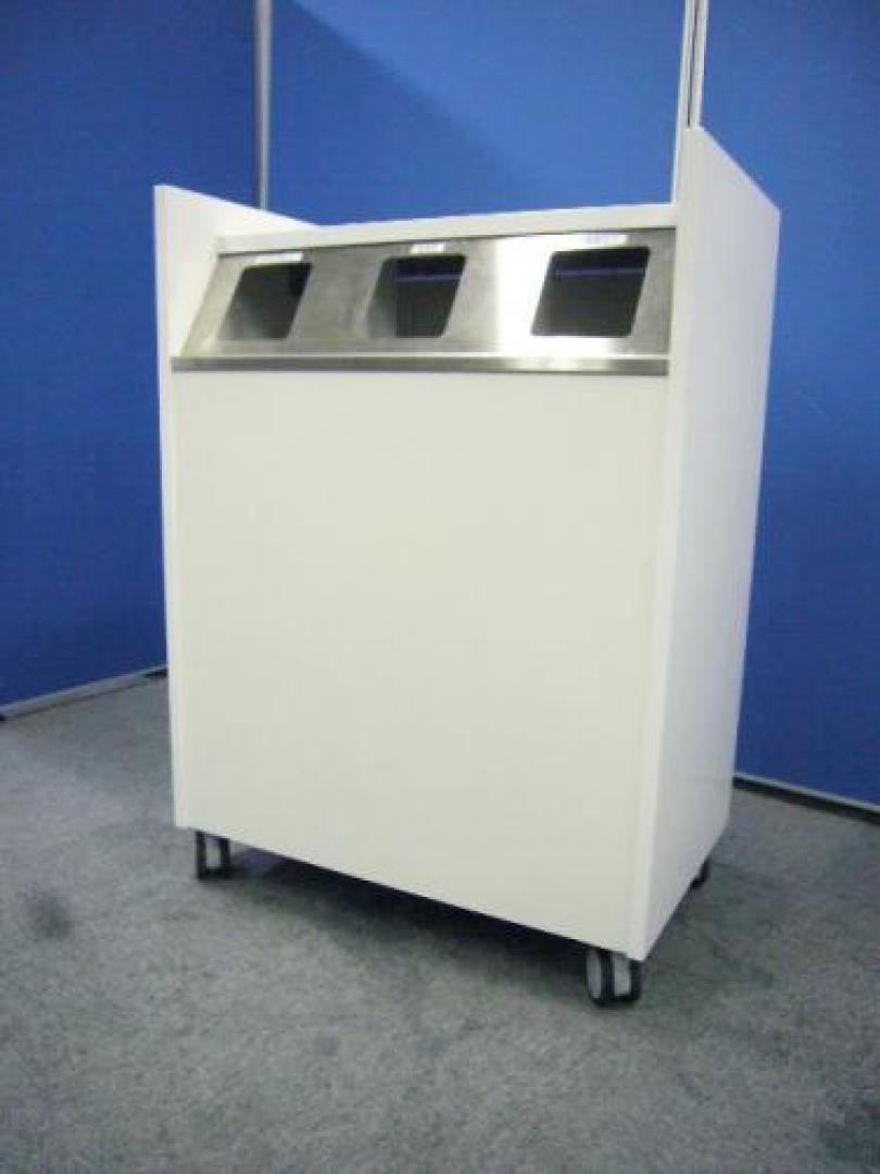 状態めちゃめちゃ良好！！　　ホワイトダストボックス　　ＫＯＫＵＹＯ製です☆
                                    中古
            