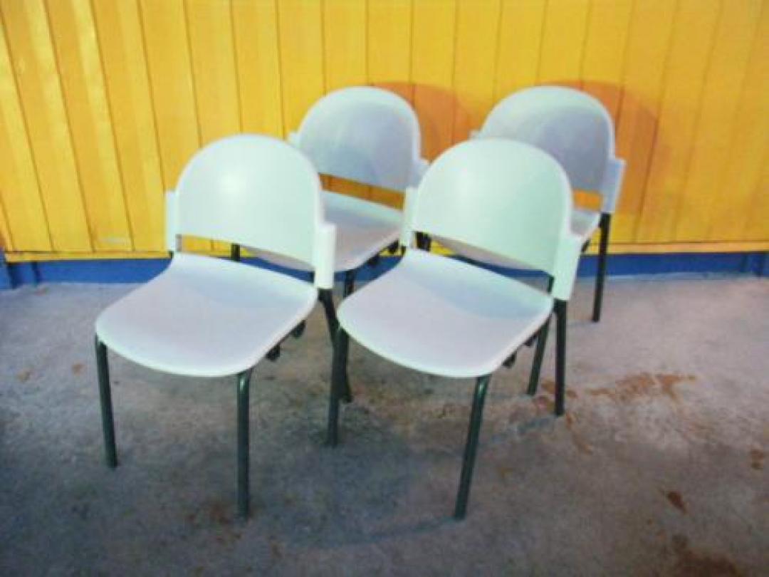 【セット商品】VMシリーズ　スタッキングチェア　4脚セット【会議チェア】
                                    中古
            