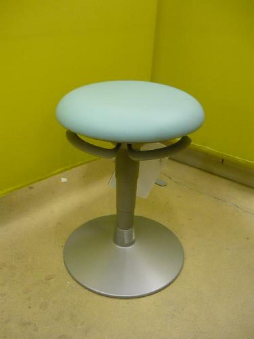 ■ちょっと休憩！　〜丸イス〜　　座面の上下調整できます。【イトーキ製】
                                    中古
            