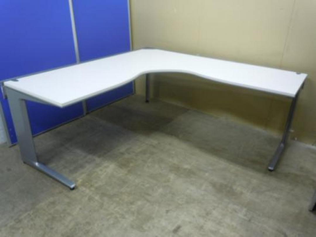 okamura L字型デスク(ホワイト）