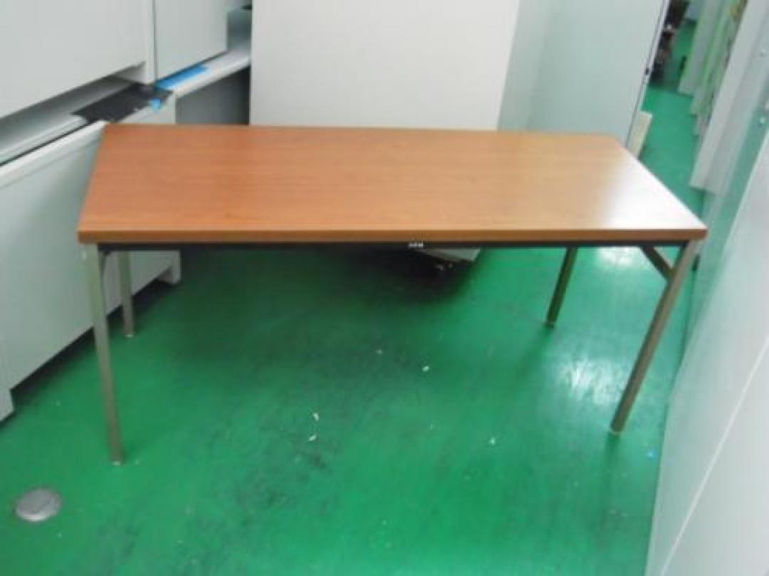 ■折り畳みテーブル　1台限定特価！！
                                    中古
            