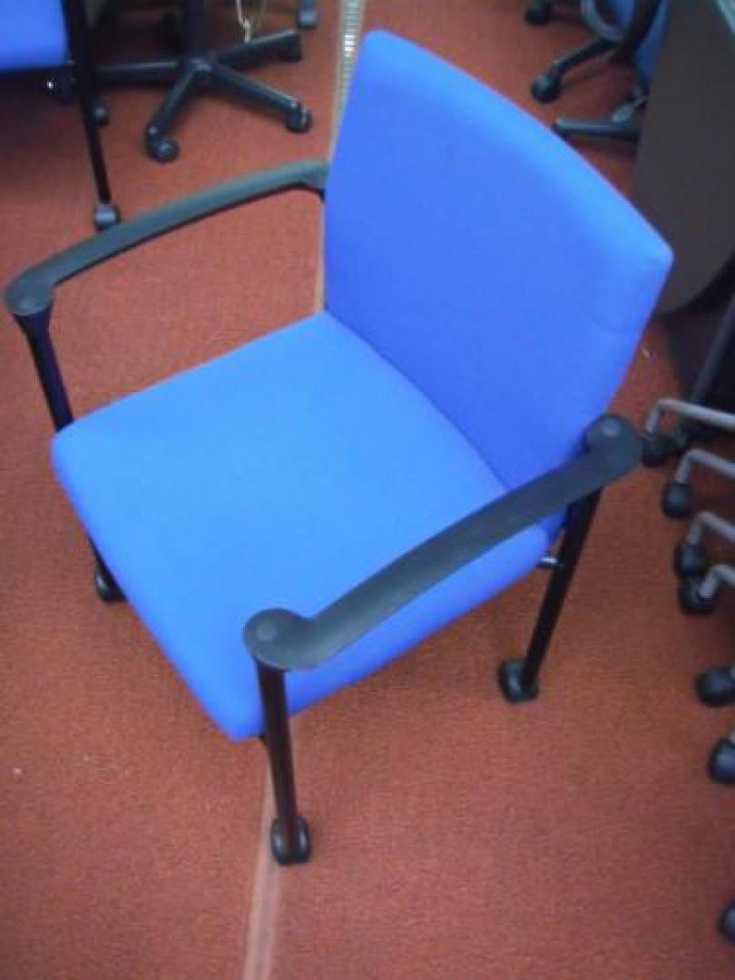 ■ミーティングﾁｪｱー　■ブルー　■キャスター付き【会議チェア】
                                    中古
            