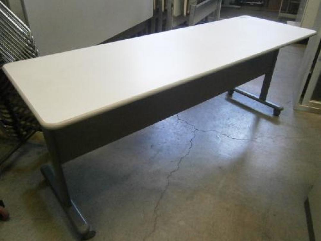 大量入荷致しました【スタックテーブル】
                                    中古
            