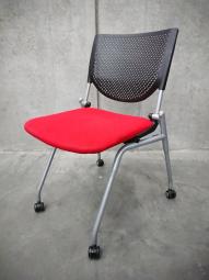 ■オービス待ち■　オカムラ製のミーティングチェア【プロスタック/レッド】 ＊中古オフィス家具・中古オフィスチェアをお探しの方は、オフィスバスターズ福岡博多店までお気軽にお問い合わせください！#良品　#格安　#ネスティングチェア　#会議用チェア　#大学　#講義
