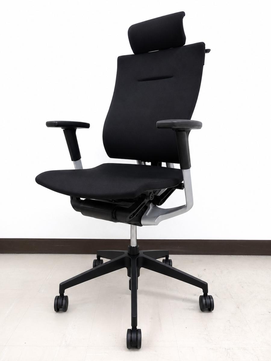 【外部倉庫在庫品！】【ご自宅用にもおすすめ！】役員用としても人気の高い高級チェア！長時間の着座でも疲れない、からだに馴染む座り心地です！
■イトーナ/Spina（スピーナ）/クロス/ブラック　可動肘付き　AO】【TOGS】
                        スピーナチェア
                                    中古
            