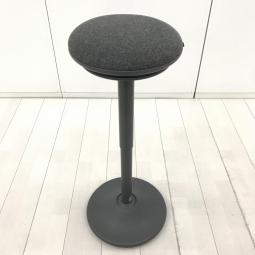 【「座る」と「立つ」のいいとこ取り！　オカムラの大人気カウンターチェアが入荷いたしました！】■オカムラ（okamura）製　ピルエット（pirouetto）シリーズ　カウンターチェア　スツール　■ダークグレー　【関東倉庫在庫品】【弊社使用欄：A01081521】【ABW商材】