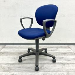 【シンプルで使いやすい！コクヨのロングセラーチェア！】

■コクヨ製　レグノ2チェア　ローバック　肘付き　ブルー
■オフィスからテレワークまで幅広く活躍！
■快適な座り心地と耐久性を兼ね備えた人気モデル！【KOKUYO LEGNO2】