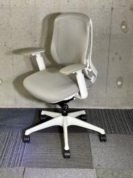 【訳あり品】【前傾チルト機能付き】【最も人気を集める高機能チェア！】■可動肘　■ハイバック　　■ライトグレー×ホワイトシェル　※愛知※名古屋※豊田※三重