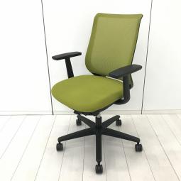 【在庫入替セール品！（本在庫限定価格）】【快適な座り心地と充実機能！　テレワークにも最適！】■コクヨ(KOKUYO)製　ミトラ(Mitra)チェア　肘付きローバック　背面メッシュ　■ライトオリーブ×ブラックフレーム【弊社使用欄：A01061748】【HU】