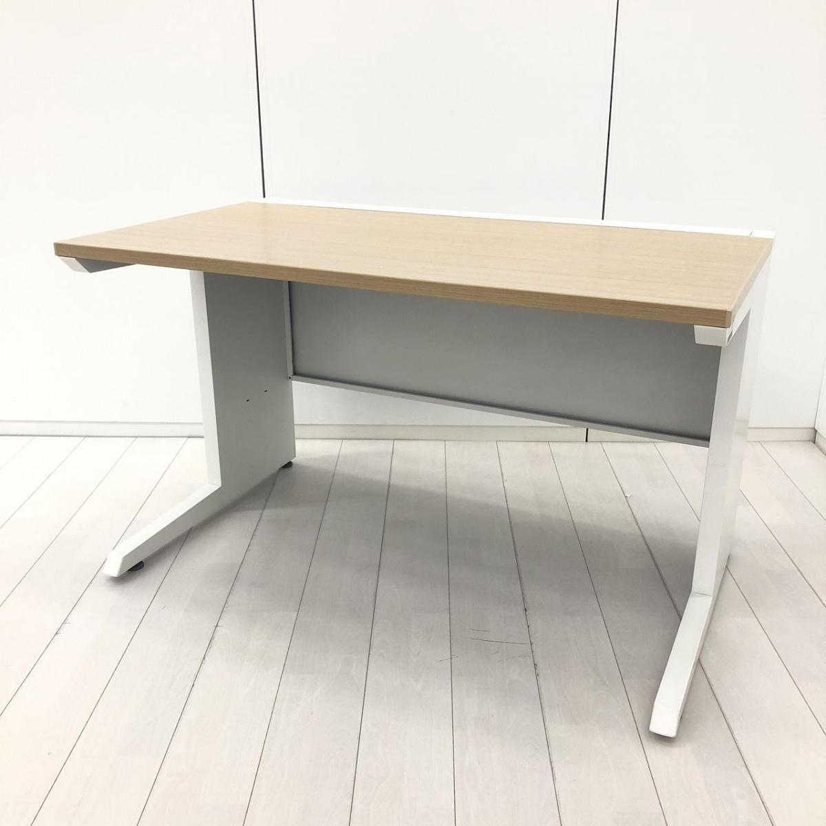 【安心の国内メーカー！スタンダードでオシャレなオフィスデスク！】■イトーキ(ITOKI)製　CZRシリーズ　平机　引き出しなし　W1200×D700㎜　■天板：木目ナチュラル/ホワイト　/599394
                        CZRデスク
                                    中古
            