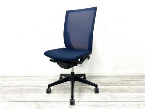 【定価約11万円】【シャープかつシンプルなデザイン！大きな背面が体にフィット！通気性がよく長時間でも快適な高級チェア！】■イトーキ(ITOKI)製　ヴェント(Vent)チェア　肘無　ハイバック　背面メッシュ　■ネイビーブルー×ブラックシェル