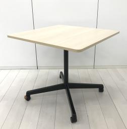【カフェスペースにもフィットする木目デザイン！】■ウチダ　ミーティングテーブル　コンセント付　キャスター脚　W800×D800×H720mm　スクエアテーブル【ABW】