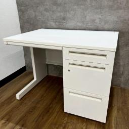 内田洋行製の片袖机(事務机)【スカエナKタイプ/ホワイト/W1000】が入荷しました！　＊中古オフィス家具・中古オフィスチェアをお探しの方は、オフィスバスターズ福岡博多店までお気軽にお問い合わせください！#良品　#格安　#袖机　#オフィスデスク