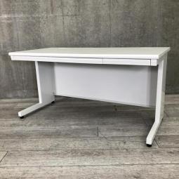 【個】【コスパ◎のW1400の平机！広々使えて作業スペース確保に◎】■プラス製　LEED　平机　ホワイト　《オフィスバスターズ福岡博多店は、福岡を拠点として、日本全国へ中古オフィス用品・オフィス家具を提供しております》