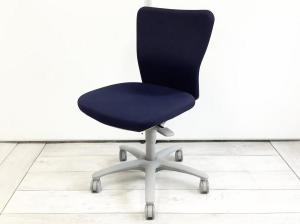 【ワーキングチェアの定番スタイル！】■オカムラ製　カロッツァチェア　ダークブルー　グレーシェル　■スタンダードなデザインで快適な座り心地！【在庫入替セール品！】【AD】