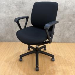 【南】イトーキ製のオフィスチェア【トルテRチェア】が入荷しました！　＊福岡市で中古オフィス家具をお探しなら、オフィスバスターズ福岡南店へ！ 福岡市南区を拠点に、デスク・チェア・書庫・複合機など中古オフィス家具を一式ご提供。福岡市内のオフィス移転や起業、レイアウト変更もワンストップでサポートします。＊