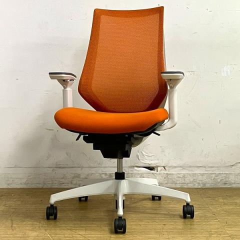 【在庫入替セール】コクヨ　デュオラチェア　メッシュタイプ　可動肘　タンジェリン（オレンジ）×ホワイトフレーム　使い勝手の良い仕様かつ明るいカラーリング【愛知・名古屋・豊田・静岡・浜松】