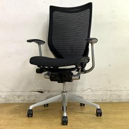 【在庫入替セール】オカムラ　バロン　ハイバックモデル　背：メッシュ　座：メッシュ　張地：ブラック　脚：シルバー　デザインアーム搭載　※リクライニングロックに不良があるため特価品