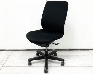 【全ての機能をコンパクトに！】クッション性が高く座り心地が良い！/オススメ(おすすめ) /人気商品【弊社使用欄：A01062482】■ITOKI（イトーキ）製　トルテチェア　ハイバック　肘無し　■ブラック