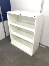中身を一望でき整理がしやすいオカムラ製のオープンキャビネット！
■オカムラ/レクトライン/ホワイト　※元々両開き書庫のため扉を外した痕がございます。