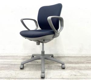 【定価約6万円】【すっきりしたデザインが人気!3次曲面を採用した座り心地抜群のライオンセレーナ】■ライオン/セレーナ ■肘付ローバックチェア ■ブルー ■サークル肘